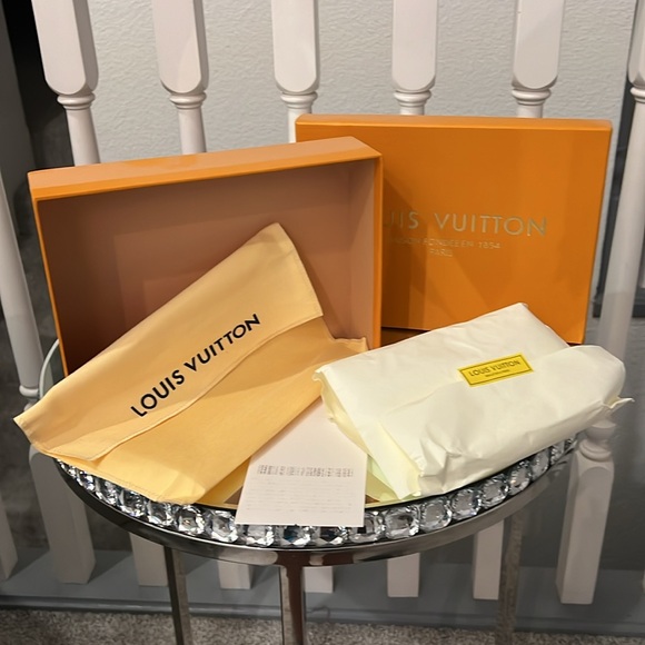 Louis Vuitton gift box - Picture 3 of 8